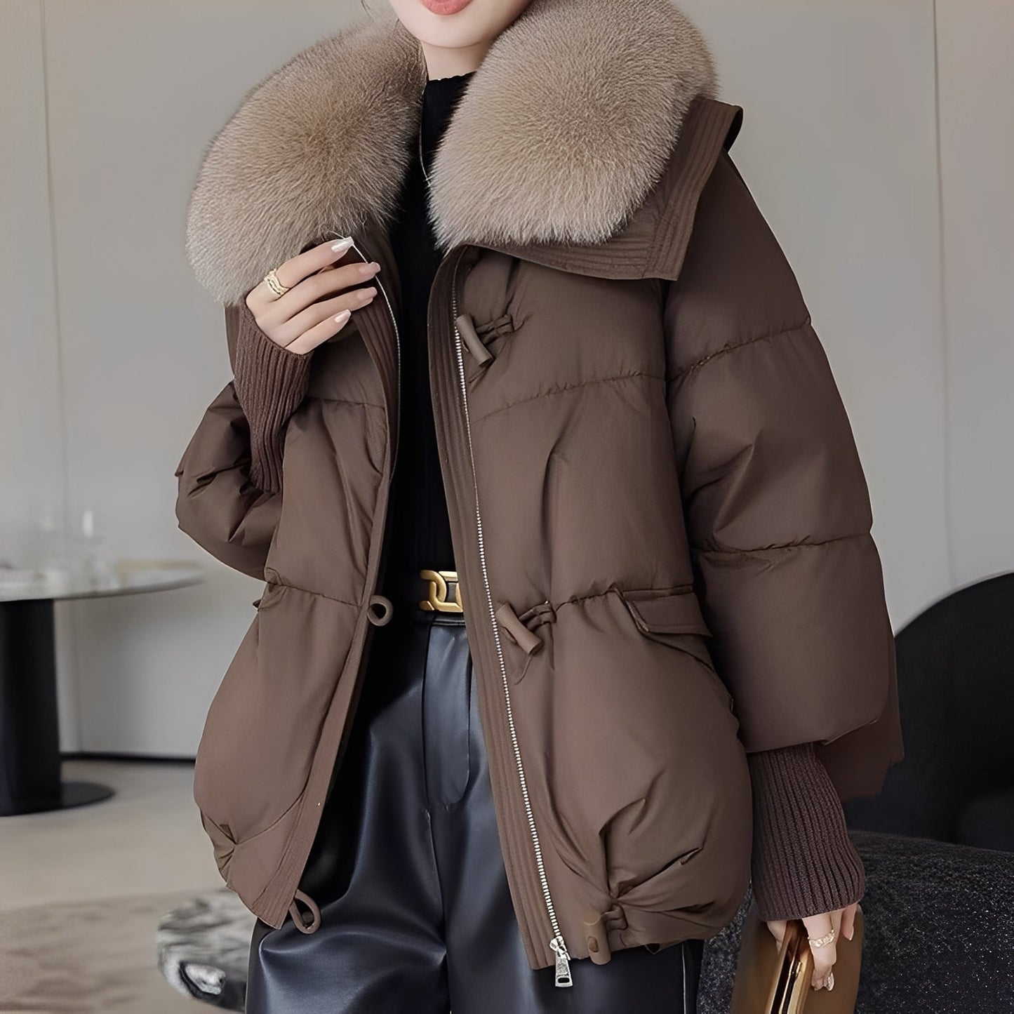 Victoria - moderne Damen-Windjacke mit Daunen und Pelzkragen