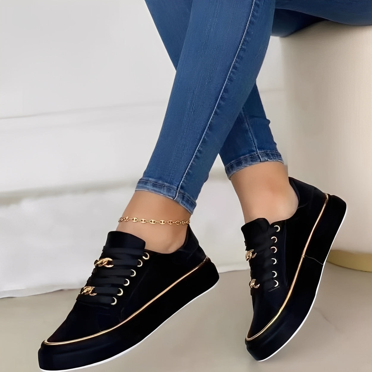 Deziree - Modische Damenschuhe mit Plateausohle und Ketten