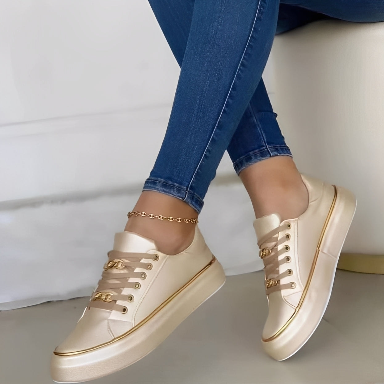 Deziree - Modische Damenschuhe mit Plateausohle und Ketten
