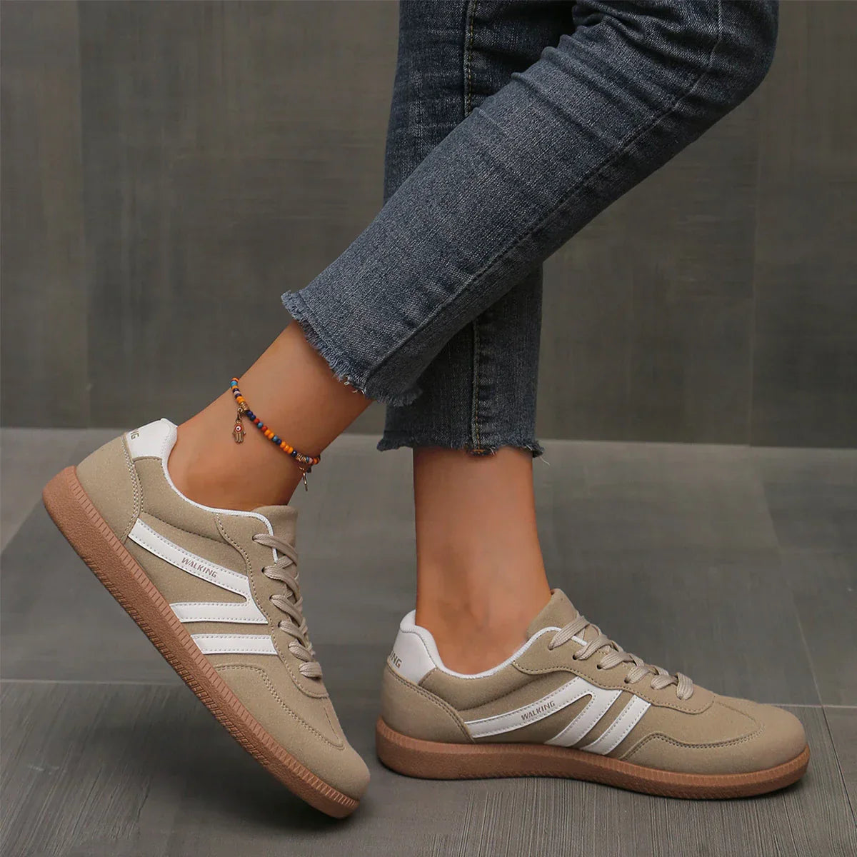 Lia – Stilvolle Damen Trainer