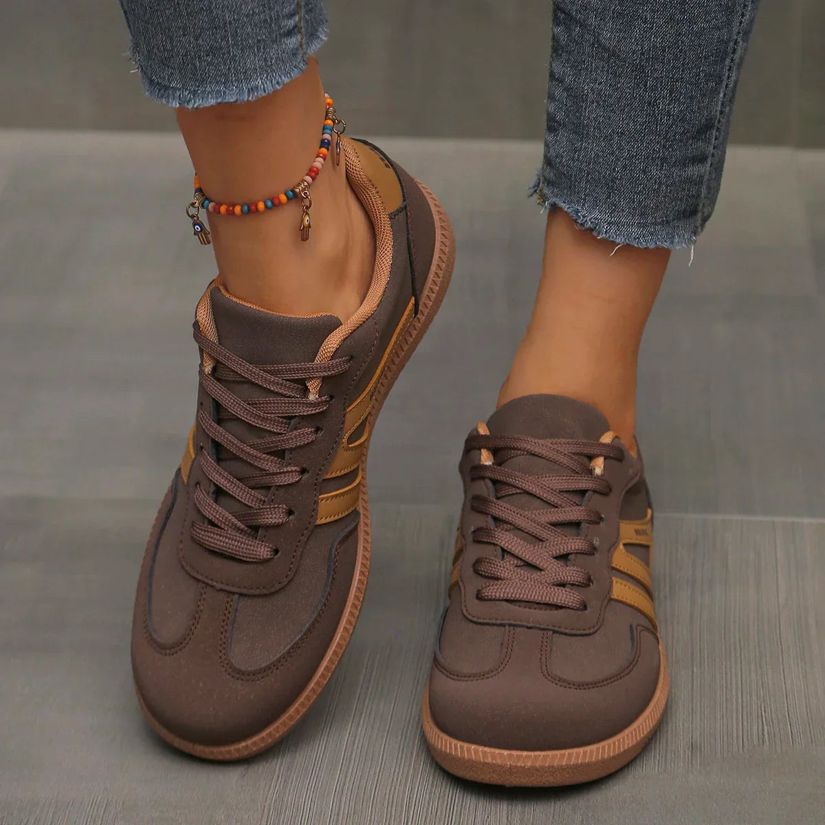 Lia – Stilvolle Damen Trainer