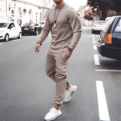 Ilyan - Pullover und Hose Trend für Herren definieren