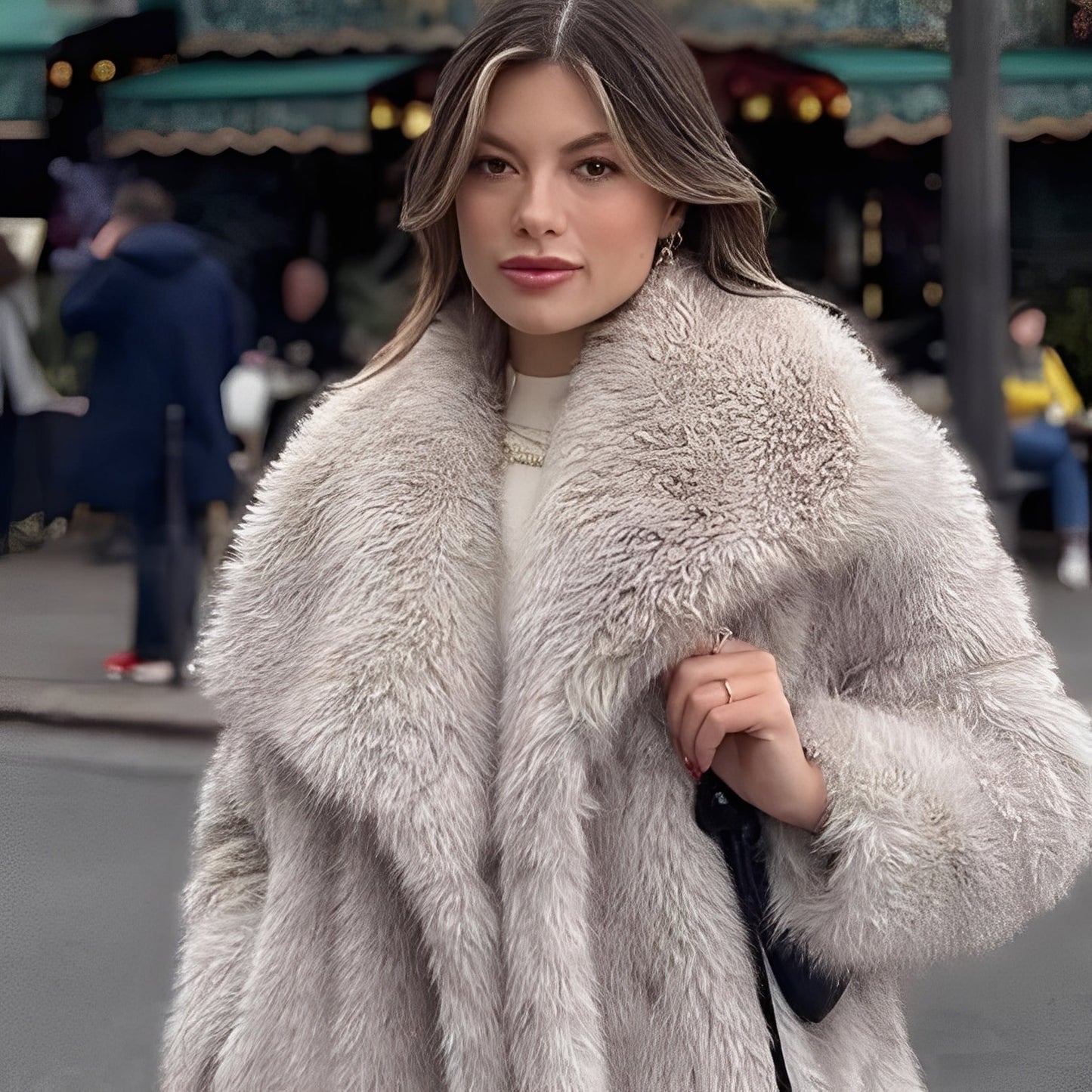 Jennifer - Moderne Damenjacke aus Kunstfell