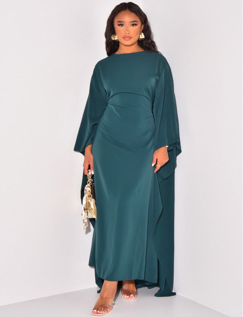Marleen – Langes Kleid mit fließendem Umhang